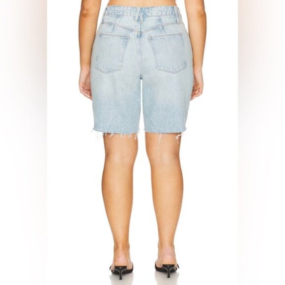 Good American - Women's Bermuda Denim Shorts - Indigo473. Size: 20. NWT. (1852) - Picture 15 of 16
